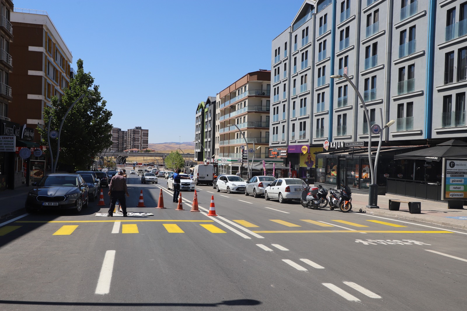 devlet-bahceli-bulvarinda-yaya-gecidi-calismalarimiz-araliksiz-devam-ediyor